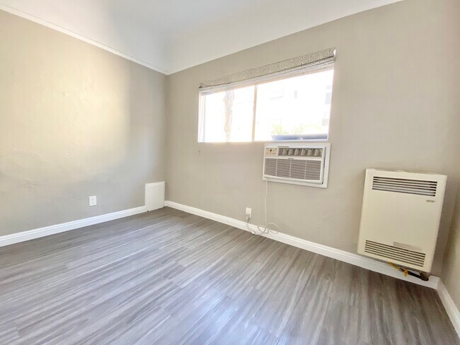 Building Photo - 437 N Ardmore Ave Los Angeles CA 90004