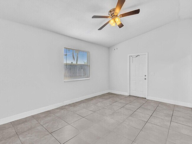 Foto del edificio - 525 NW 10th Ave