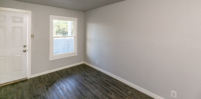 Building Photo - 1116 1/2 Morgan Ave