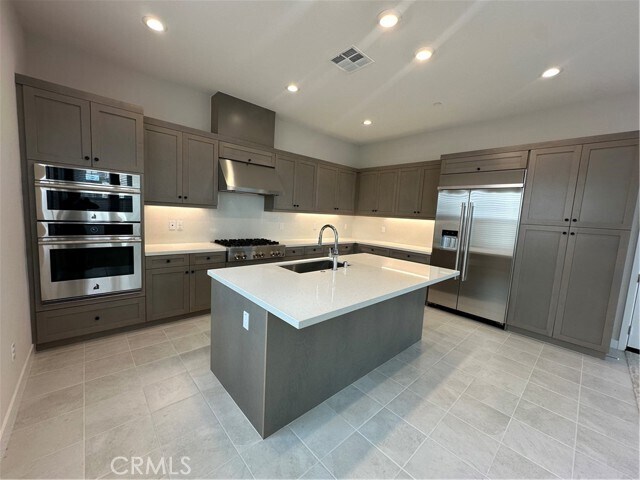 Building Photo - 230 Brackens