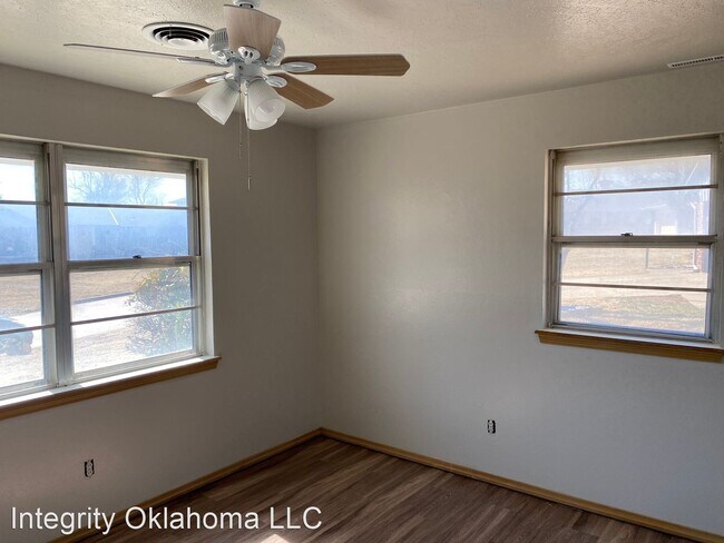 Building Photo - 3 br, 2.5 bath House - 3309 Mockingbird Ln