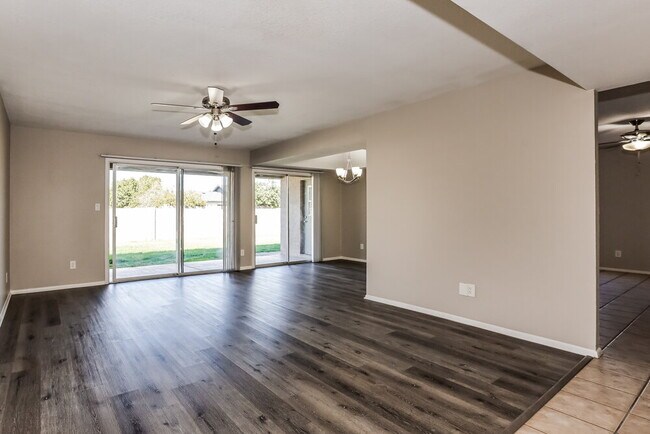 Foto del edificio - 2300 E Chicago St