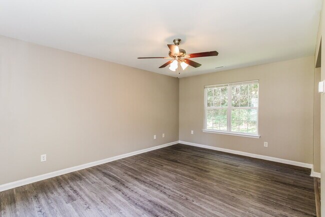 Building Photo - 906 Valley Ridge Rd