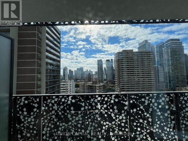 Photo du bâtiment - 55 Charles St E