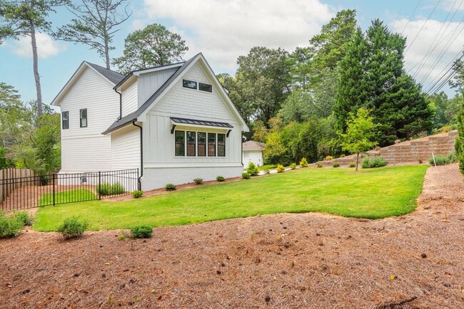 Building Photo - 4056 Ashford Dunwoody Rd NE