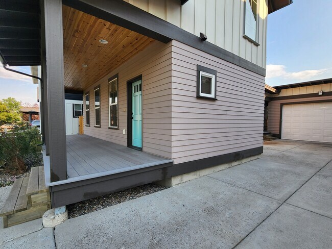Building Photo - 4224 Benepe St