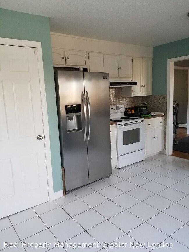 Building Photo - 4 br, 2.5 bath House - 5 Friar Tuck Dr