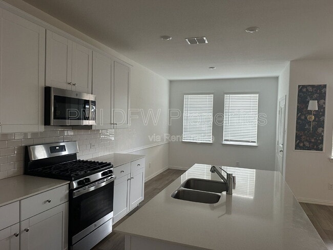 Foto del edificio - 1462 Everett Gdns Wy