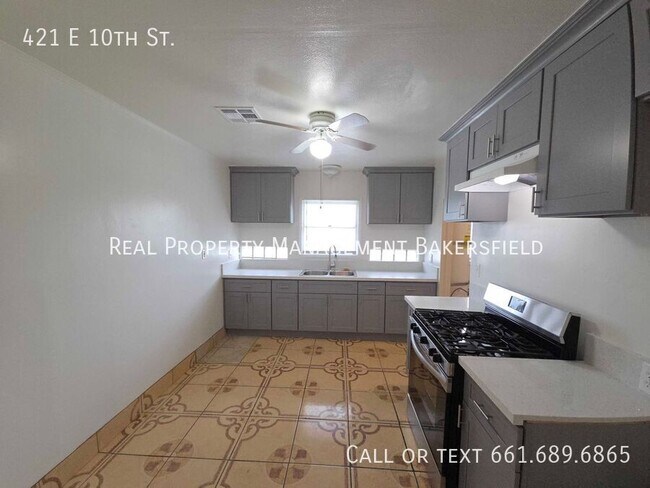 Building Photo - 421 E 10th St