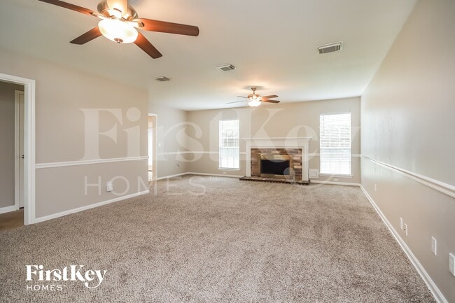 Building Photo - 4004 Ashwood Dr