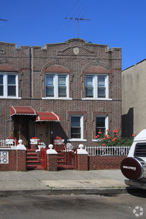 Building Photo - 48 E 96th St