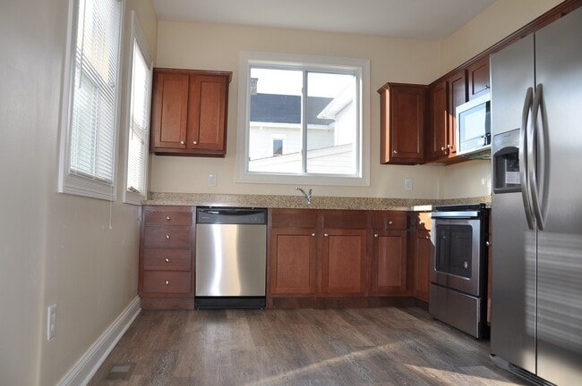 Photo - 350 S Broadway Park Apartment