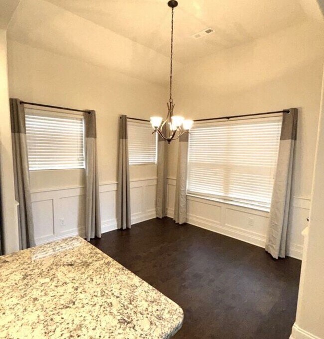 Foto del edificio - 4012 Lexie Ln
