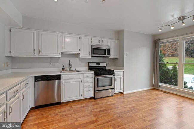 Building Photo - 9077 Golden Sunset Ln
