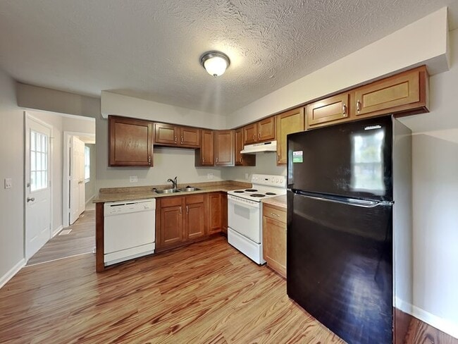 Building Photo - 940 Beacon Ln