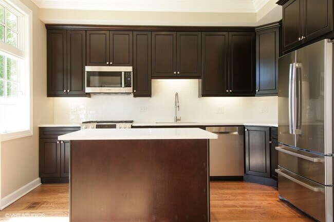 Foto del edificio - 2426 N Burling St