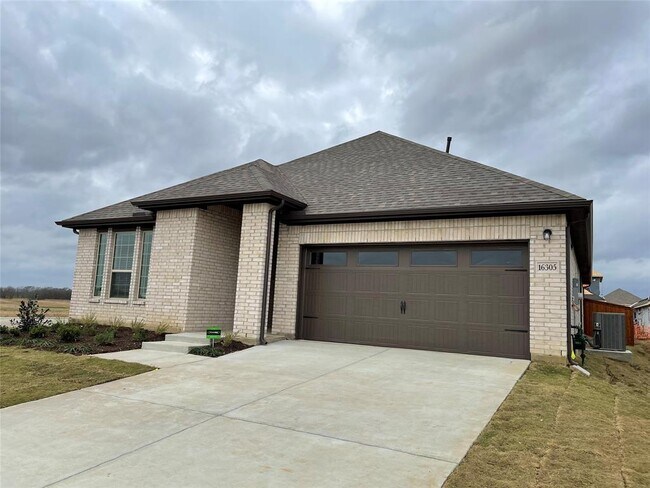 Building Photo - 16305 Garden Dr