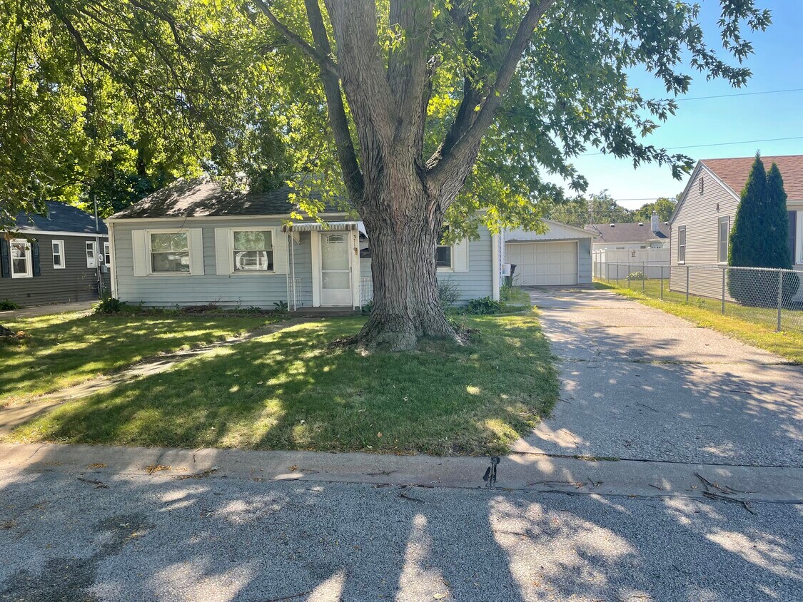 3710 14th Ave, Moline, IL 61265 House Rental in Moline, IL