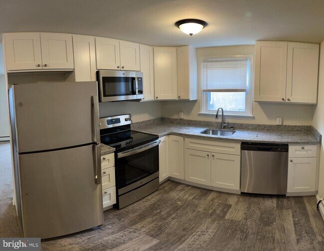 Building Photo - 235 Roesch Ave
