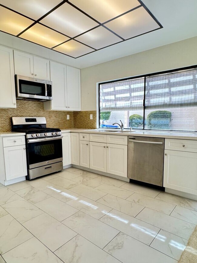 Foto del edificio - Beautiful Valencia 4 Bedroom Home