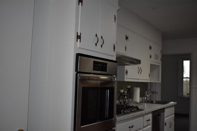 Building Photo - 218 Seaview Ave