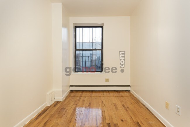 Interior Photo - 347 Manhattan Avenue