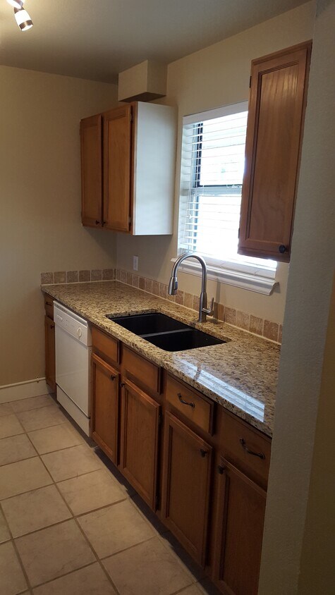 Primary Photo - 1243 S Gilbert St