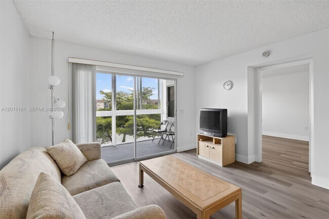 Foto del edificio - 13700 SW 11th St