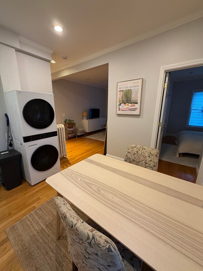 Building Photo - 1576 Cambridge St