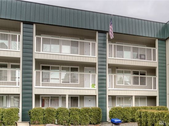 Primary Photo - Beautifully remodeled south-facing unit, a...