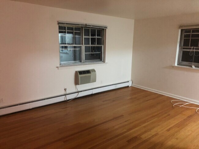 Building Photo - 41 N Franklin Tpke