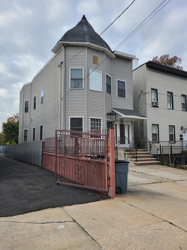 19 Boyd Ave Unit 1, Jersey
