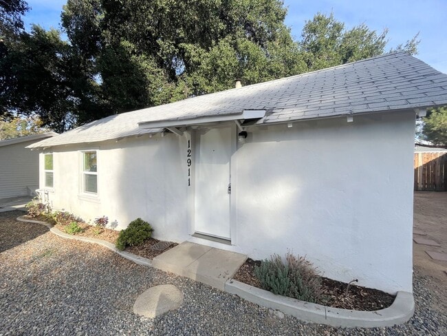 Building Photo - Douglas St. - 12909-12911