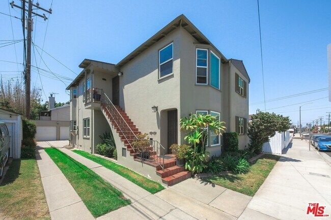 Duplex - 2916 E 10th St
