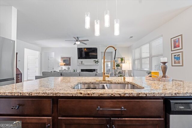 Foto del edificio - 1041 Creekwood Cir