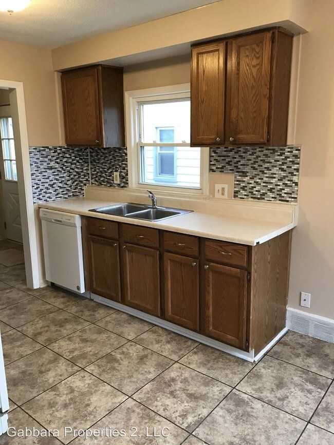 Building Photo - 28362 Hillview St