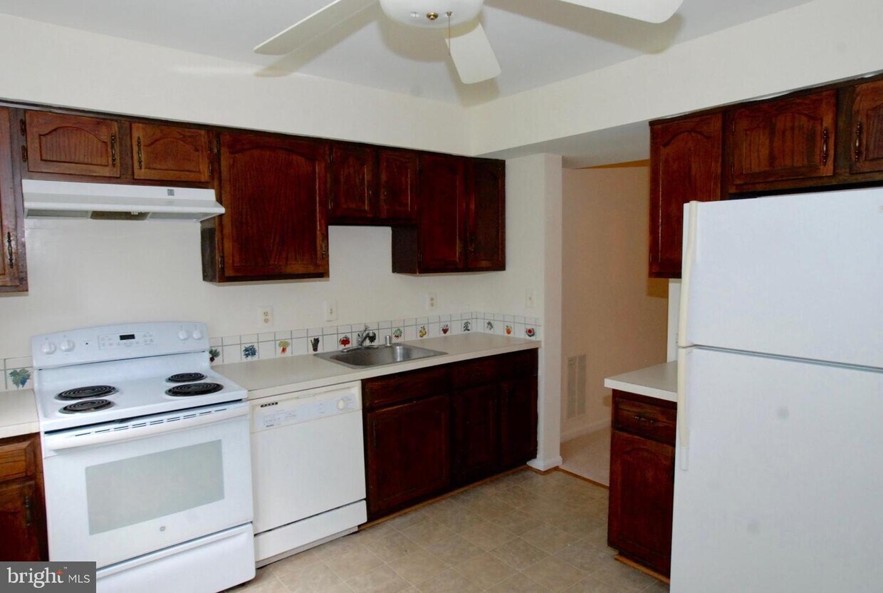 Primary Photo - 10280 Colony Park Dr