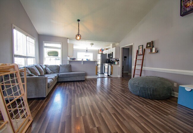Foto del edificio - Coming soon! 3 Bedroom 2 Bathroom with Above Ground Pool- Pets okay!