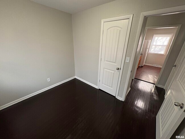 Foto del edificio - 2324 W Gilbert Ave