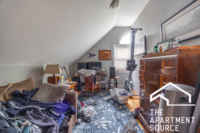 Foto del edificio - 3023 N Oakley Ave