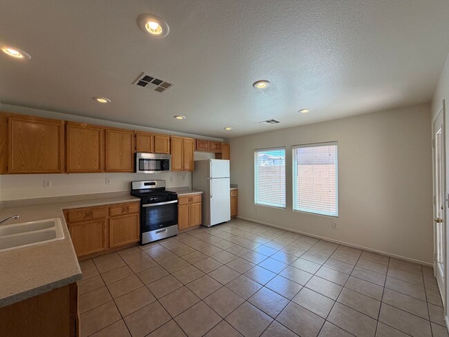 Building Photo - 4 Bedroom 2 Story Home