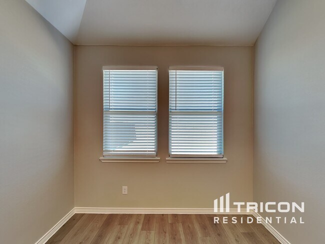 Building Photo - 714 Barbary Ln