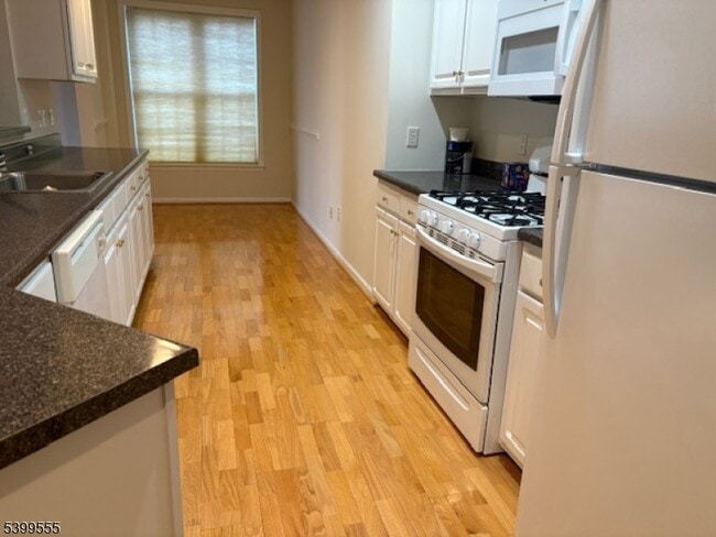 Foto del edificio - 1104 Carter Dr