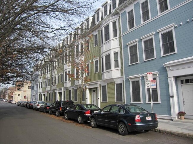Building Photo - 105 2nd St