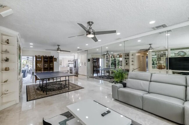 Foto del edificio - 125 Park Ln E