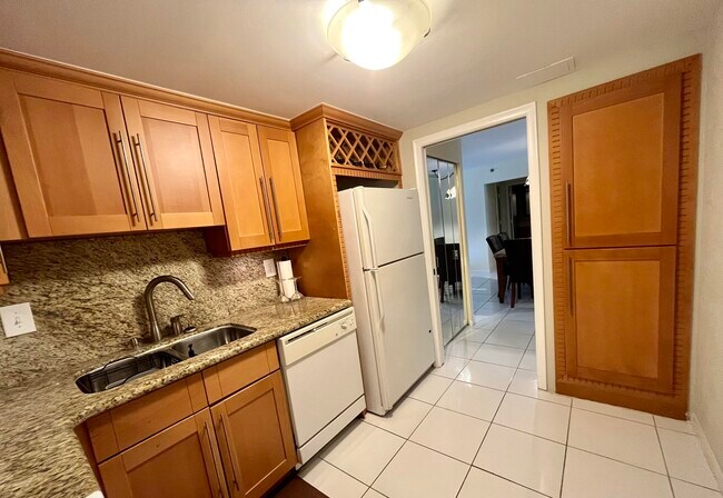 Foto del edificio - 3215 S Ocean Blvd