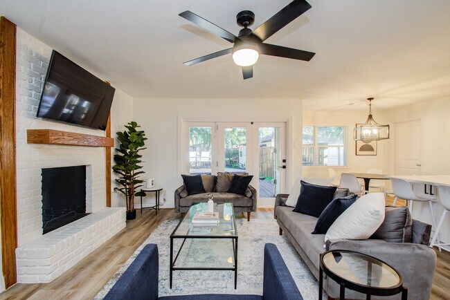 Foto del edificio - 5907 Warm Springs Rd