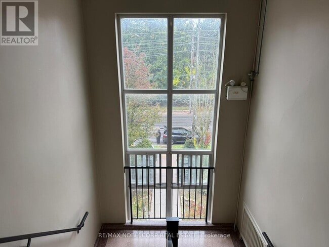 Photo du bâtiment - 1315 Bayview Ave