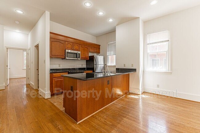 Building Photo - 19 S Plum St