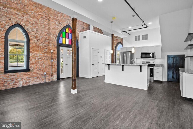 Foto del edificio - 819 Blooming Glen Rd